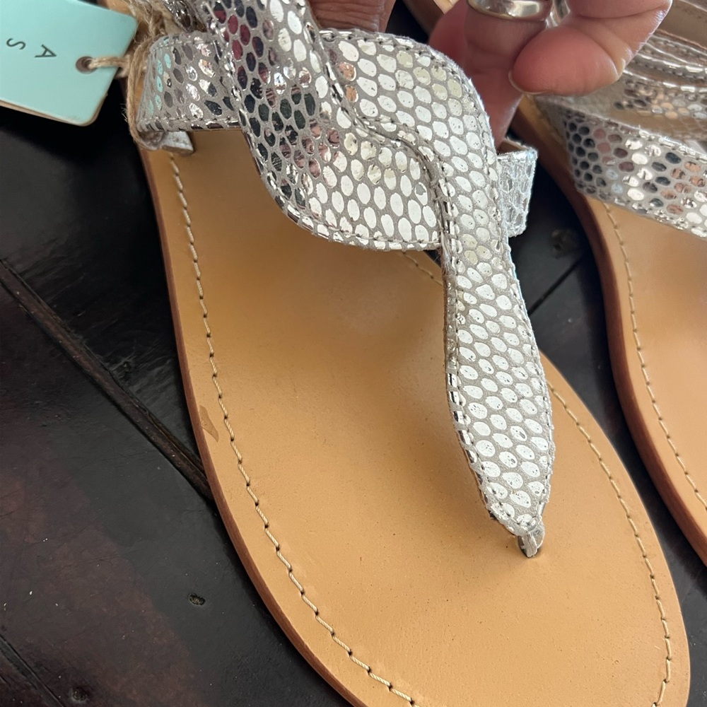 NWT ASPIGA Bahrain Silver Leather Sandals with Sleek Design and Comfort - Picture 3 of 7